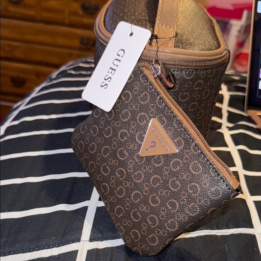 GUESS Brown Monogram Cosmetic/ Travel Case with Tan/Natural Trim and side Pouch - Picture 6 of 8